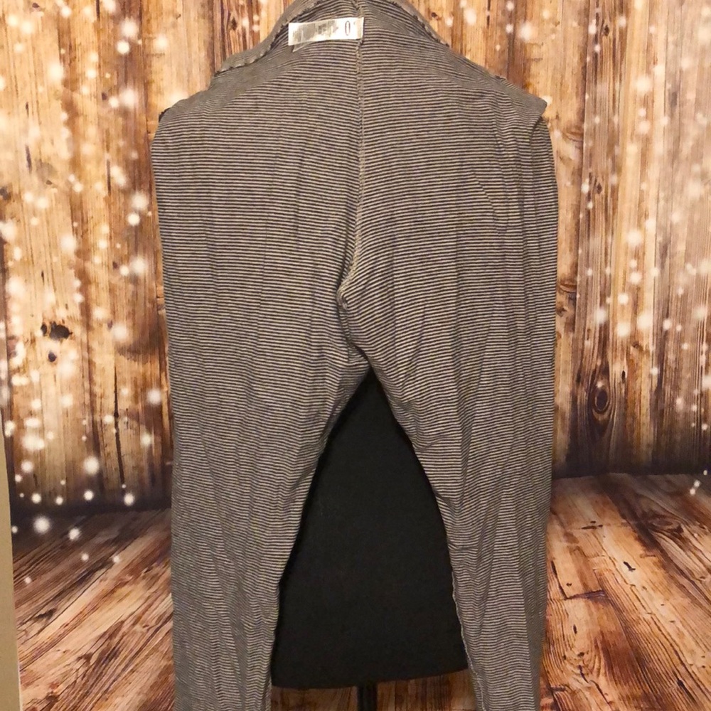 Black and white stripped leggings